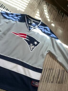 New England Patriots Hockey Jersey Adult L NFL Football